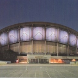 Phoenix, strike a pose